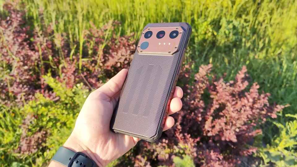 Obzor smartfona IIIF150 RAPTOR