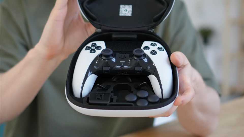 PS5 Pro &ndash; professional'nyj gejmpad Dual Sense Pro &ndash; 25 tysjach rublej