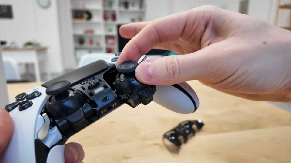 dopolnitel'nye regulirovki dlja knopok pricela i strel'by