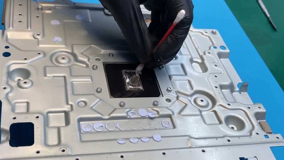 so vremenem zhidkij metall vysyhaet i terjaet svoi teploprovodjashhie svojstva