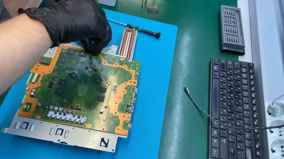 vykruchivaem krestoobraznuju prizhimnuju plastinu