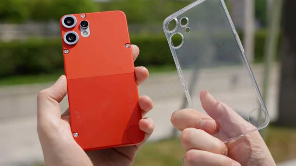 Stil'nyj oranzhevyj korpus CMF Phone 2 Pro