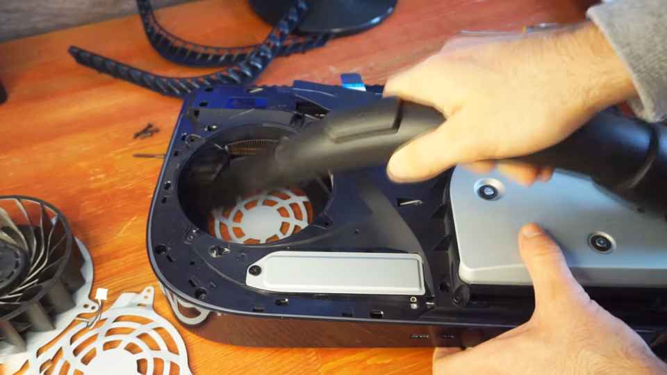 otverstija dlja ochistki ih mozhno produt' pylesosom